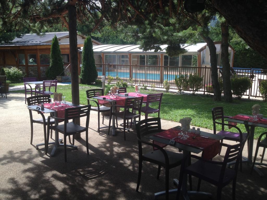 Logis Hotel Le Lac Эмбрён Экстерьер фото