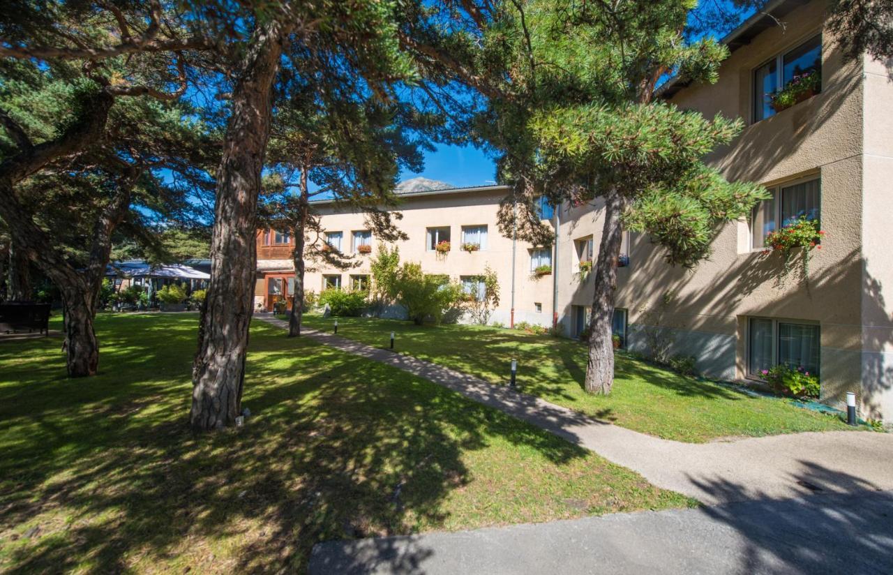 Logis Hotel Le Lac Эмбрён Экстерьер фото