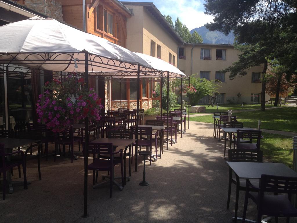 Logis Hotel Le Lac Эмбрён Экстерьер фото