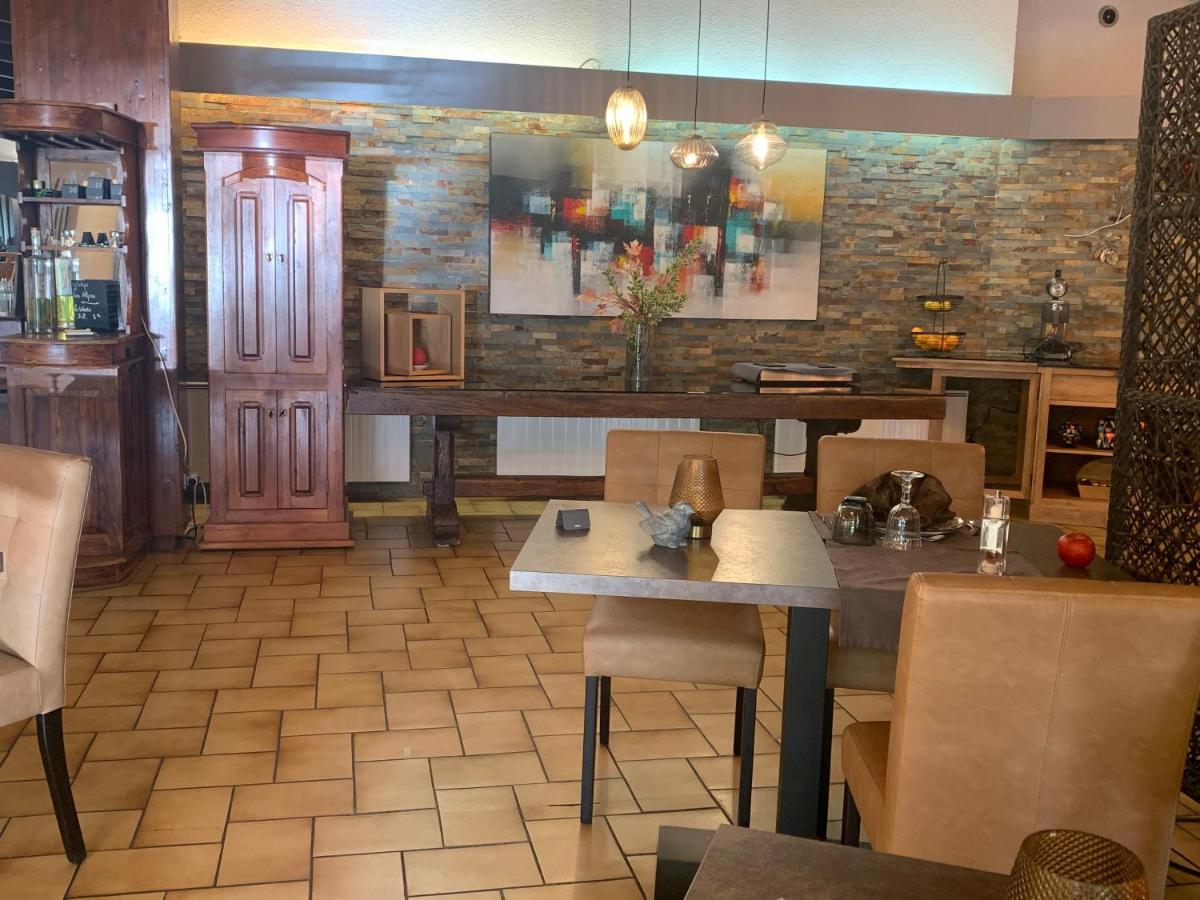 Logis Hotel Le Lac Эмбрён Экстерьер фото