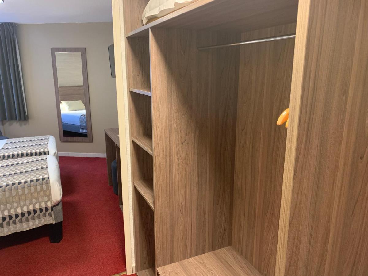 Logis Hotel Le Lac Эмбрён Экстерьер фото