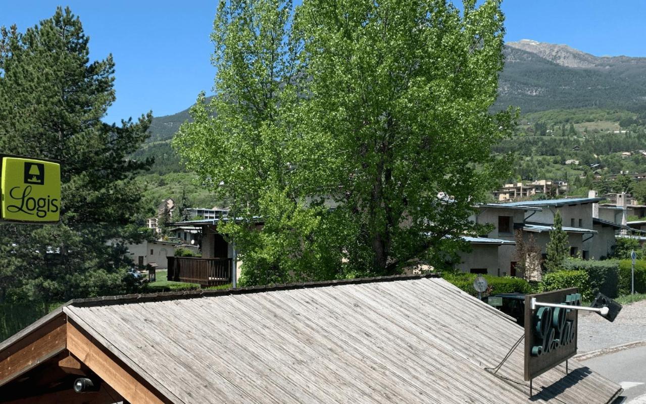 Logis Hotel Le Lac Эмбрён Экстерьер фото