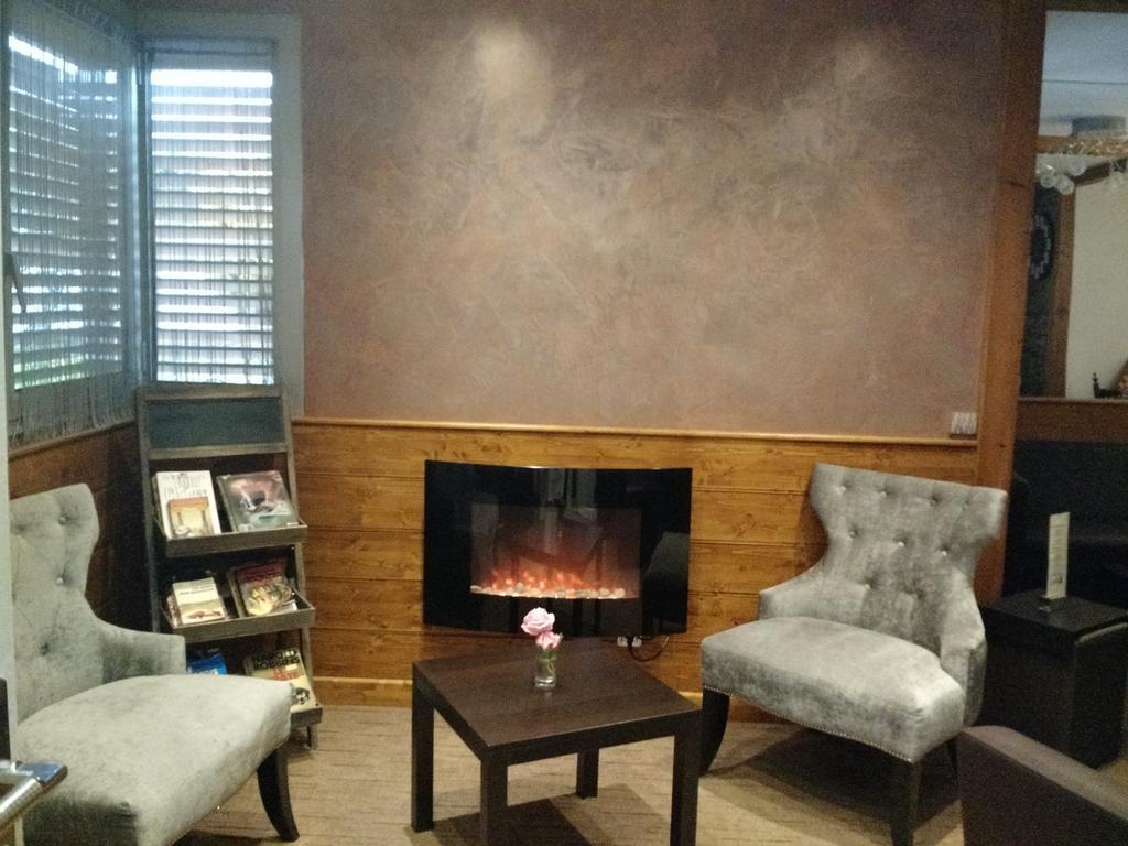 Logis Hotel Le Lac Эмбрён Экстерьер фото