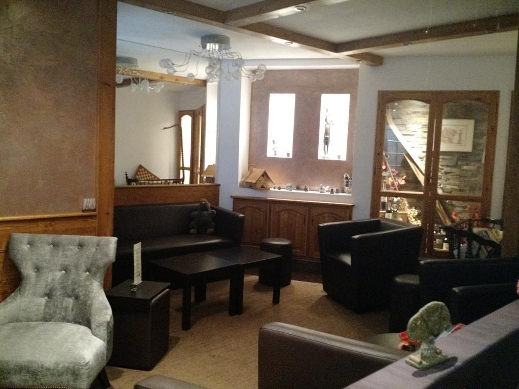 Logis Hotel Le Lac Эмбрён Экстерьер фото